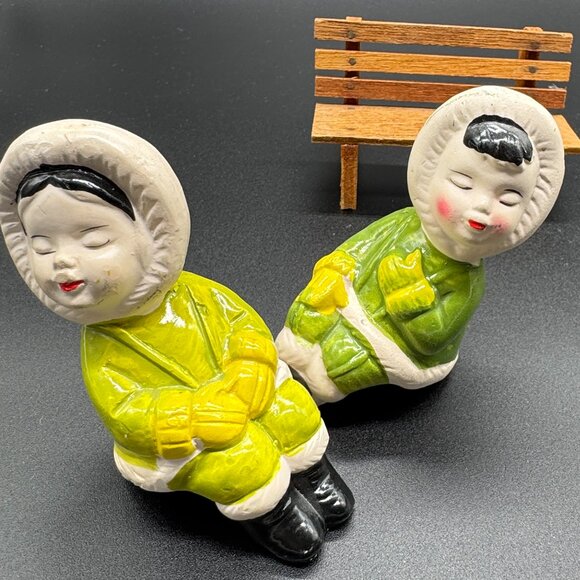 Vintage Kissing Inuit Salt and Pepper Shakers Ceramic Eskimos Sitting Bench - Picture 5 of 6